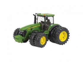 Žaislas traktorius 7930 su dubliais 1:16